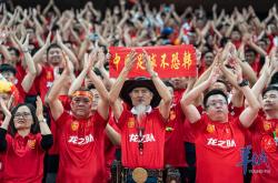 半岛体育官方-大赛中中国队表现抢眼，引发球迷关注