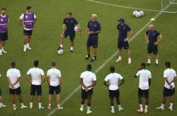 瑞士队与土耳其队对阵，互角激烈