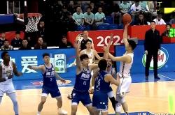 半岛体育在线-青岛男篮反超对手，获得胜利