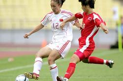 半岛体育网站入口-球飞飞：女足球员倾全力奔跑，争夺比赛胜利的简单介绍