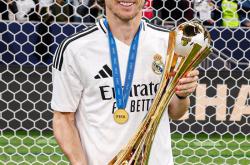 半岛体育亚洲官网-足球名将领衔球队斩获国际黄金奖杯