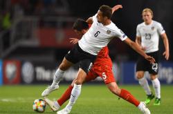 半岛体育官网app-足球赛场上，欧洲国家的对决备受瞩目