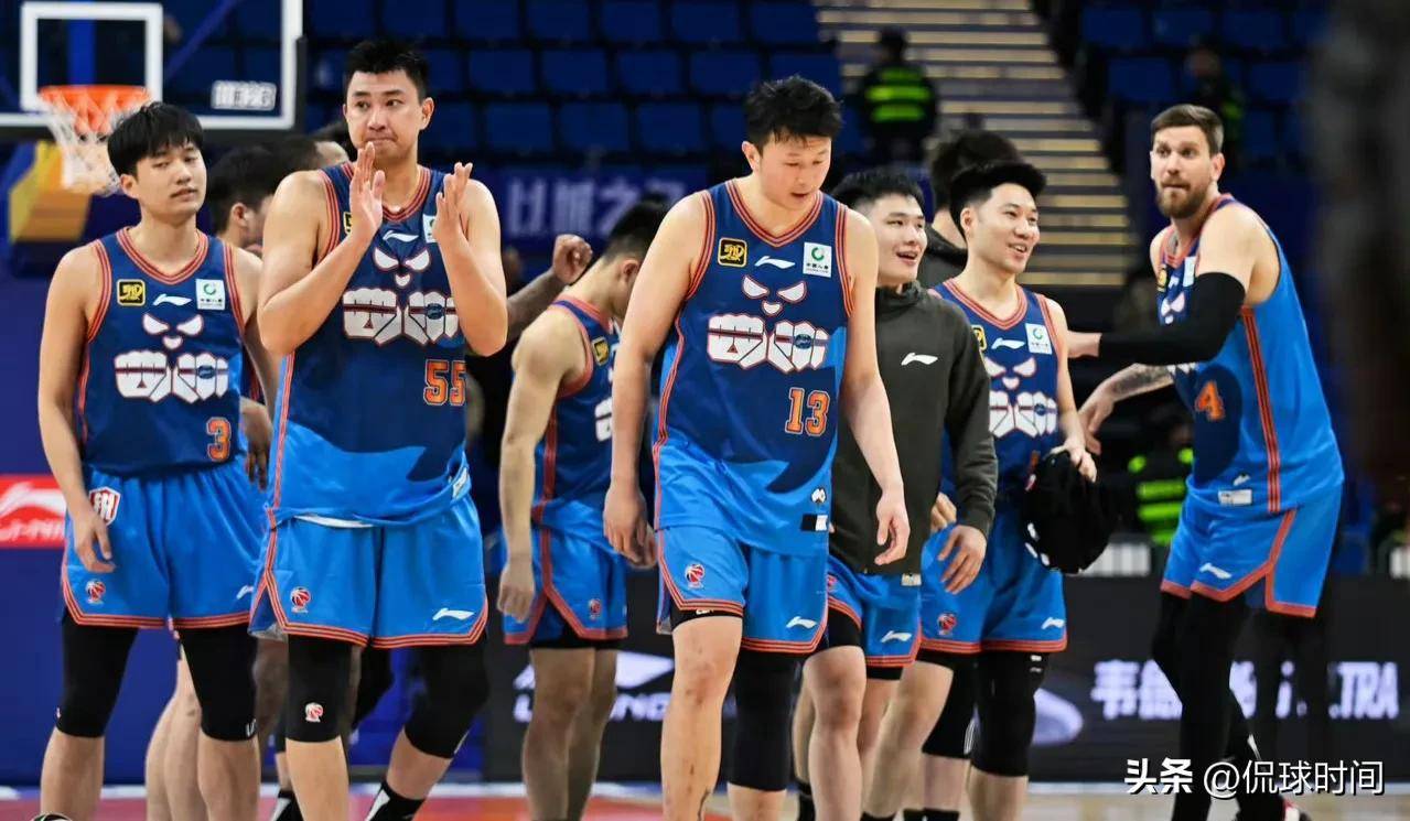 包含四川男篮再次战胜对手，在主场夺取胜利的词条