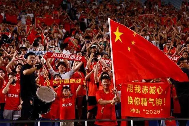 大赛中中国队表现抢眼，引发球迷关注