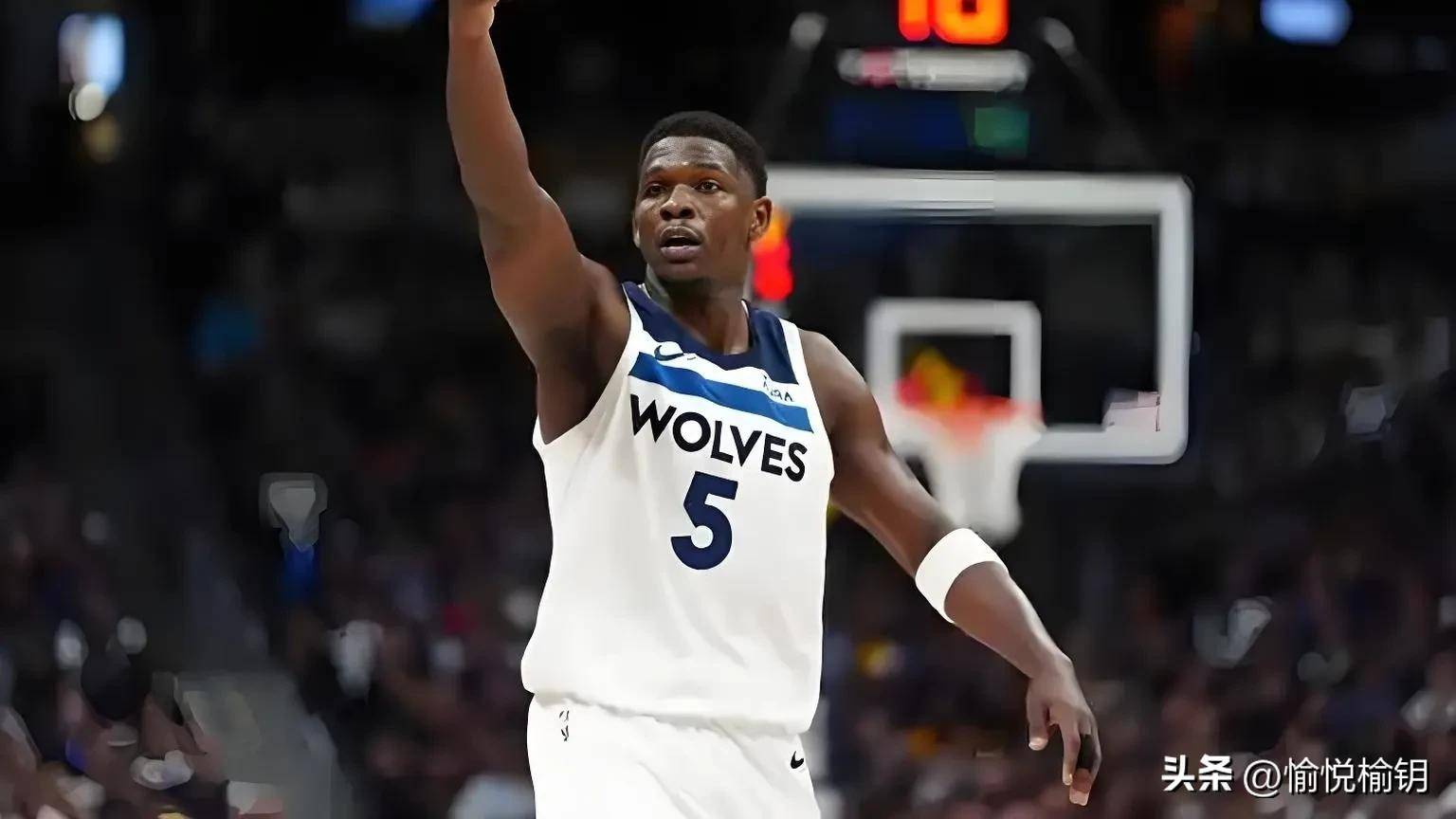 森林狼球员遭遇技术犯规被裁判罚下 森林狼球员遭遇技术犯规被裁判罚下