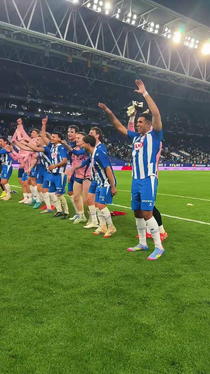 包含惊呆了！西甲热门球队连续大胜的词条