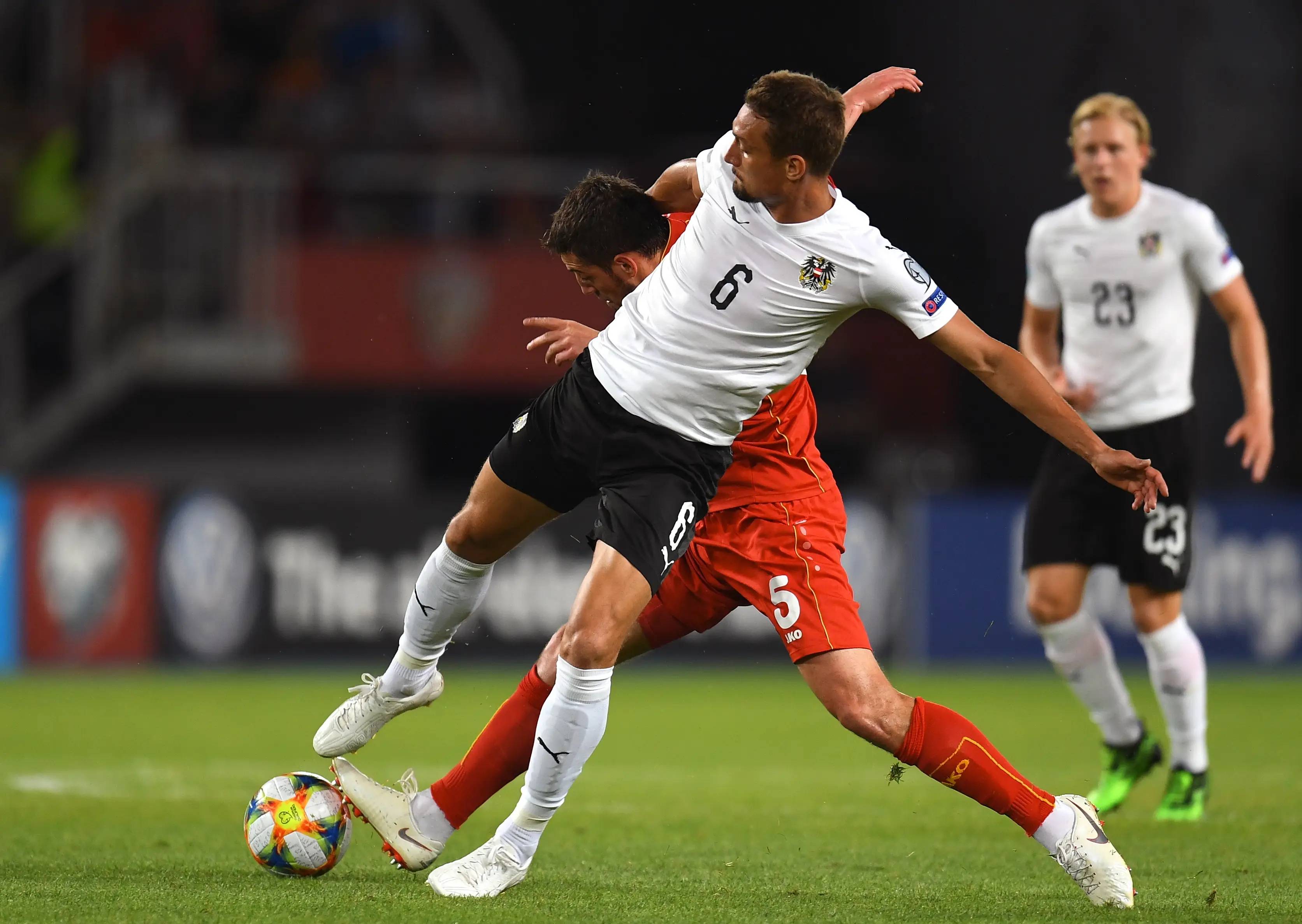 足球赛场上，欧洲国家的对决备受瞩目