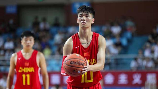 江苏男篮突破青海防线,豪取胜利 江苏男篮突破青海防线,豪取胜利