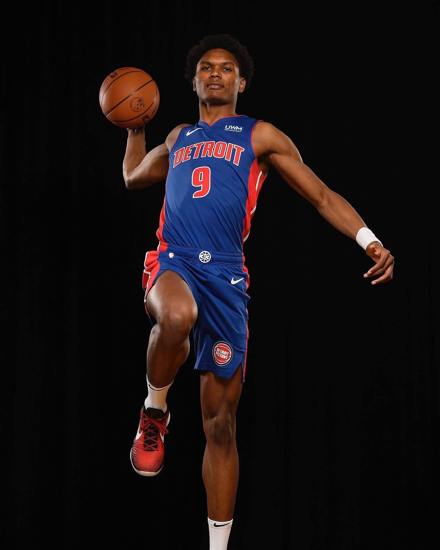 汤普森训练状态亮眼，球迷期待他再度飞扬的简单介绍