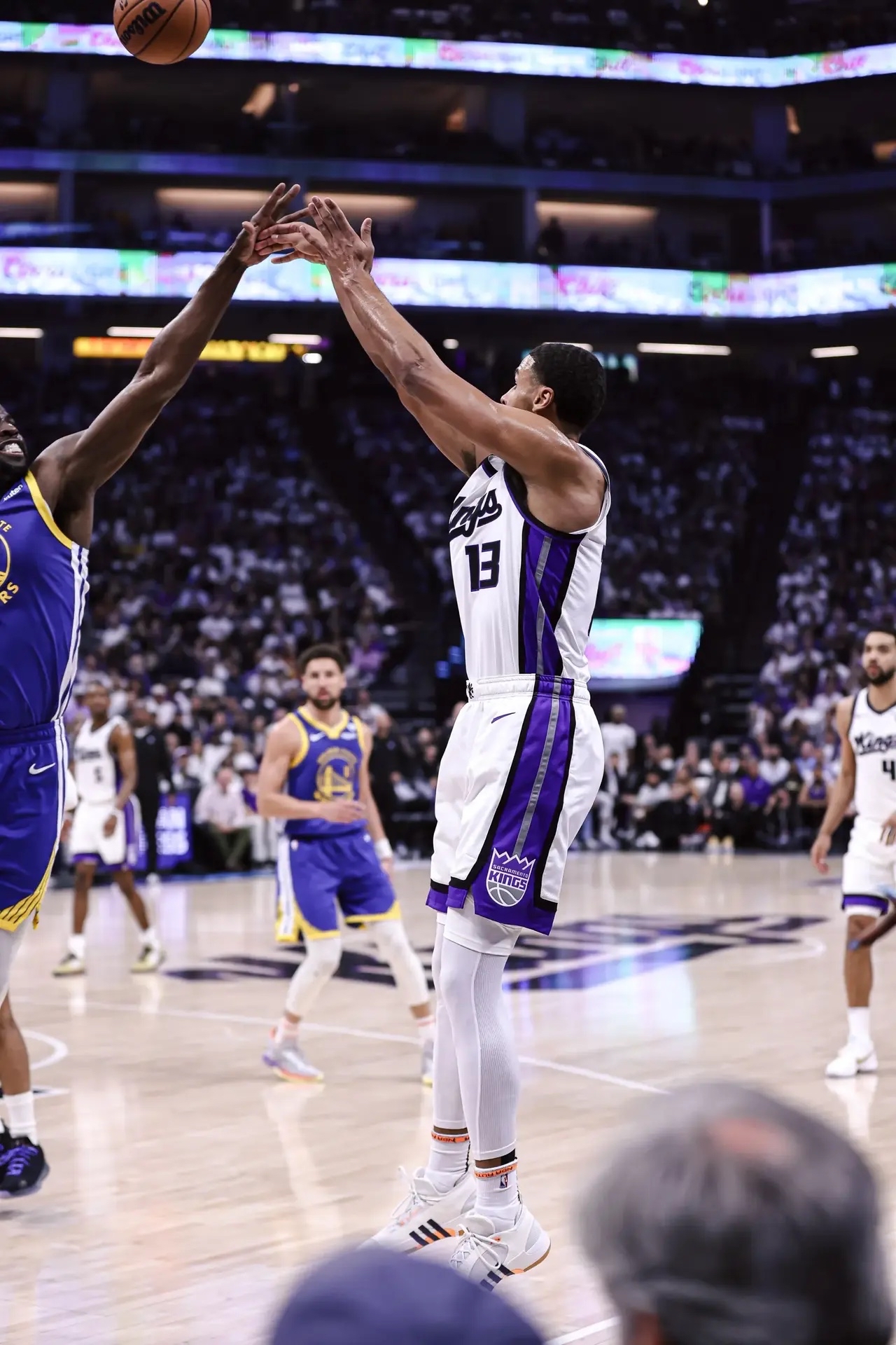 关于国王队高层透露球队今夏或考虑大换血策略的信息