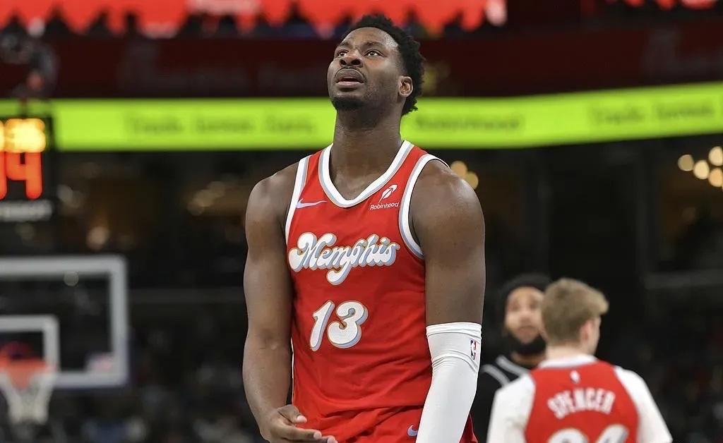 灰熊主场负于马刺,球员状态低迷 灰熊主场负于马刺,球员状态低迷