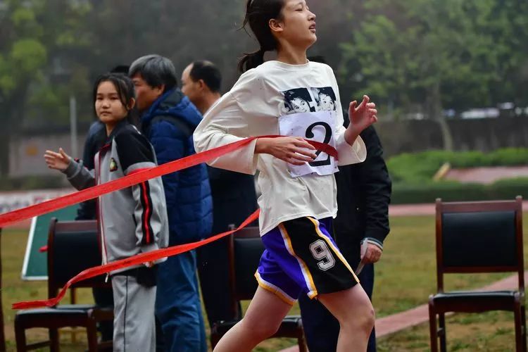 非洲参赛运动员绽放青春活力 非洲参赛运动员绽放青春活力